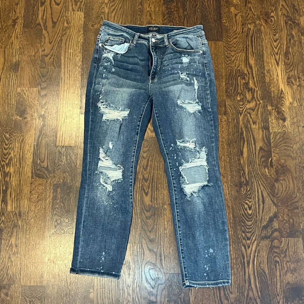 Judy Blue Boyfriend Fit Jeans 14W - Bleach splashed & distressed!